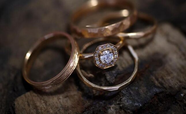 L’Or de Seconde Main : Le Luxe Durable à Portée de Main