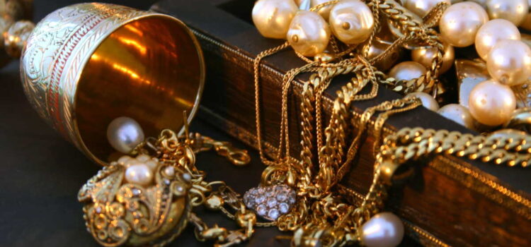 Bijoux anciens ou modernes : que recherchent les acheteurs aujourd’hui ?