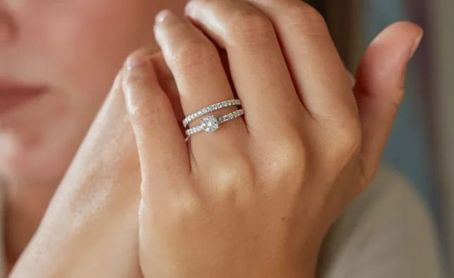 Comment choisir la bague de fiançailles parfaite en 2026